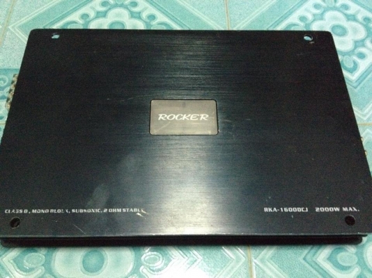 แอมป์คลาสดี Rocker 2000w. มือสองสภาพผ่านการซ่อมมาแล้ว แต่เทสแล้วอัดยาวผ่านครับ ฝาหลังไม่มีครับ ขับซับ10&quot;-12&quot;หล่อสบายๆเบสดีครับ ขาย 2550 บาท