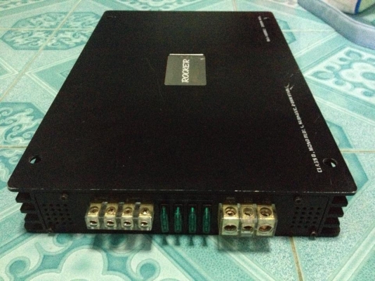 แอมป์คลาสดี Rocker 2000w. มือสองสภาพผ่านการซ่อมมาแล้ว แต่เทสแล้วอัดยาวผ่านครับ ฝาหลังไม่มีครับ ขับซับ10&quot;-12&quot;หล่อสบายๆเบสดีครับ ขาย 2550 บาท
