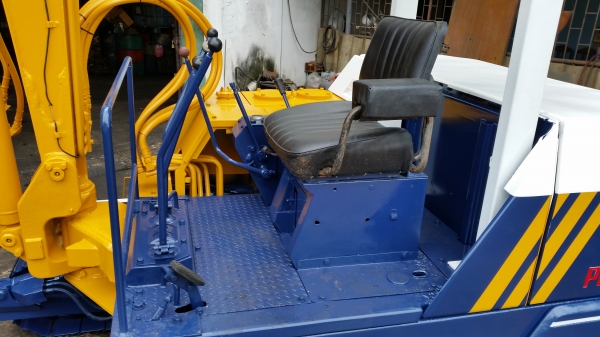 ขาย รถขุด KOMATSU รุ่น PC40-3- มือสองญี่ปุ่น ขาย รถขุด KOMATSU รุ่น PC40-3- มือสองญี่ปุ่น