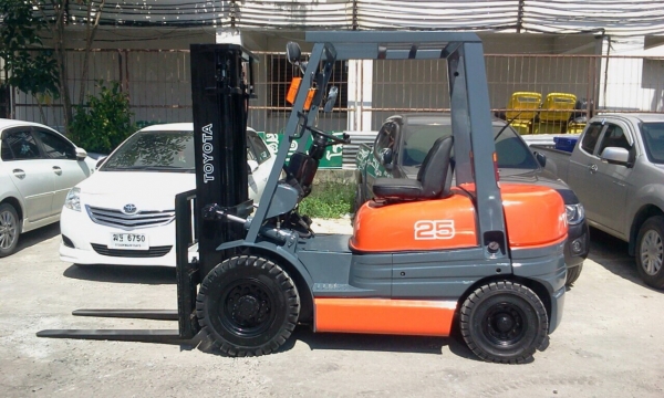 ขายรถยกโฟร์คลิฟท์ยี่ห้อ TOYOTA 6FD-25