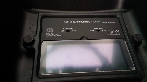 หน้ากากเชื่อมปรับแสงอัตโนมัติ  แถมฟรี !!!  แผ่นกันรอยด้านหน้าและด้านใน เหมาะสำหรับใช้ในงานเชื่อมต่างๆคะ