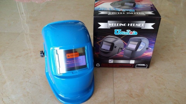 หน้ากากเชื่อมปรับแสงอัตโนมัติ มีตัวปรับความเข้มของแสง แถมฟรี !!!  แผ่นกันรอยด้านหน้าและด้านใน เหมาะสำหรับใช้ในงานเชื่อมต่างๆคะ