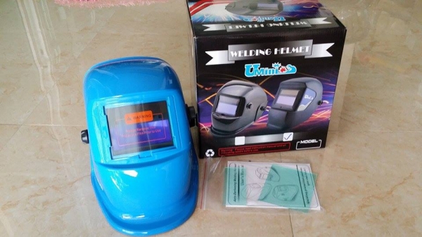 หน้ากากเชื่อมปรับแสงอัตโนมัติ มีตัวปรับความเข้มของแสง แถมฟรี !!! แผ่นกันรอยด้านหน้าและด้านใน เหมาะสำหรับใช้ในงานเชื่อมต่างๆคะ หน้ากากเชื่อมปรับแสงอัตโนมัติ มีตัวปรับความเข้มของแสง แถมฟรี !!! แผ่นกันรอยด้านหน้าและด้านใน เหมาะสำหรับใช้ในงานเชื่อมต่างๆคะ