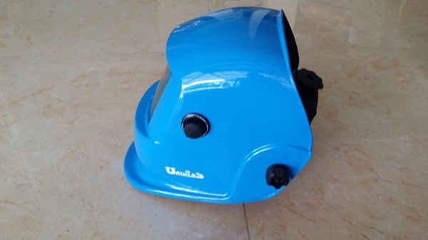 หน้ากากเชื่อมปรับแสงอัตโนมัติ มีตัวปรับความเข้มของแสง แถมฟรี !!! แผ่นกันรอยด้านหน้าและด้านใน เหมาะสำหรับใช้ในงานเชื่อมต่างๆคะ หน้ากากเชื่อมปรับแสงอัตโนมัติ มีตัวปรับความเข้มของแสง แถมฟรี !!! แผ่นกันรอยด้านหน้าและด้านใน เหมาะสำหรับใช้ในงานเชื่อมต่างๆคะ