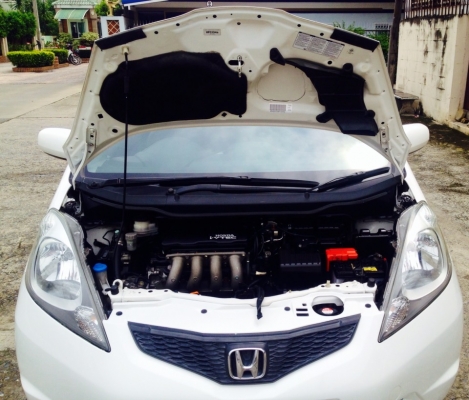 รถสวย จัดเต็ม  ขั้นเทพ  HONDA  JAZZ  2011  เกียรธรรมดา  สีขาว