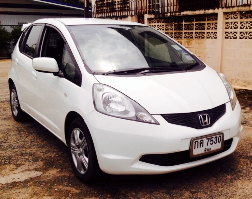 รถสวย จัดเต็ม  ขั้นเทพ  HONDA  JAZZ  2011  เกียรธรรมดา  สีขาว