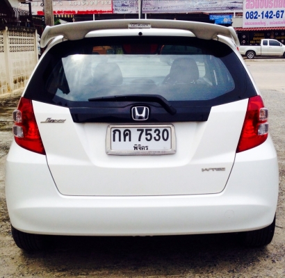 รถสวย จัดเต็ม  ขั้นเทพ  HONDA  JAZZ  2011  เกียรธรรมดา  สีขาว