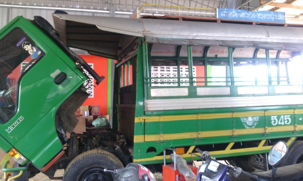 ขายหกล้อNPRเครื่อง120เเรงรถโดยสาร