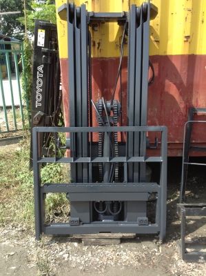 +++ ขายเสา  4  เมตร  3 ตอนเข้าตู้  พร้อมไซด์ชิพ  (เลื่อนซ้าย-ขวา)  ใส่ KOMATSU  FD25-12 , KOMATSU  FD25-14  ครับ