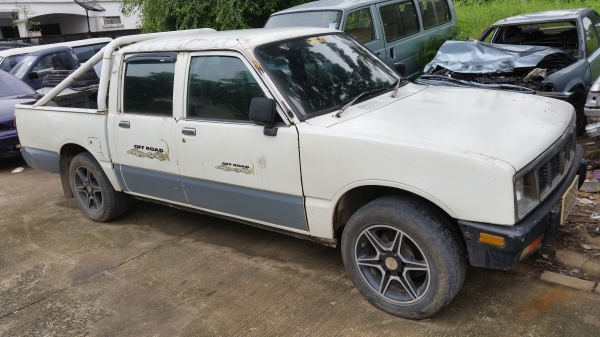 ISUZU KB 4ประตู สีขาว เครื่องเดิม2200 พวงมาลัยเพาเวอร์ ขาย 65,000 บาท ISUZU KB 4ประตู สีขาว เครื่องเดิม2200 พวงมาลัยเพาเวอร์ ขาย 65,000 บาท