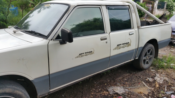 ISUZU KB 4ประตู สีขาว เครื่องเดิม2200 พวงมาลัยเพาเวอร์ ขาย 65,000 บาท