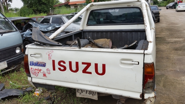 ISUZU KB 4ประตู สีขาว เครื่องเดิม2200 พวงมาลัยเพาเวอร์ ขาย 65,000 บาท ISUZU KB 4ประตู สีขาว เครื่องเดิม2200 พวงมาลัยเพาเวอร์ ขาย 65,000 บาท