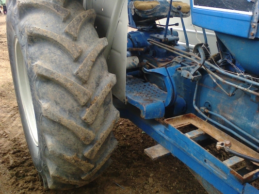 ขายรถไถFORD รุ่น6600T3สวยพร้อมใช้0871684611