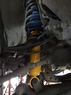 รัับแก้ปัญหาช่วงล่าง Toyota Fortuner by Shock Profender