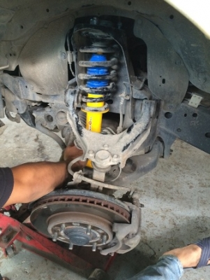 รัับแก้ปัญหาช่วงล่าง Toyota Fortuner by Shock Profender