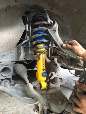 รัับแก้ปัญหาช่วงล่าง Toyota Fortuner by Shock Profender