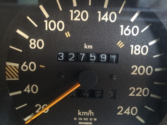 รถเบนซ์ E220 w124 ปี 93 ประกอบนอก มีซันรูฟ เกียร์ออโต้ แอร์เย็นฉ่ำ มีม่านไฟฟ้า เครื่องดีปกติ