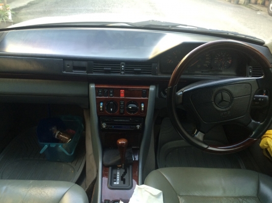 รถเบนซ์ E220 w124 ปี 93 ประกอบนอก มีซันรูฟ เกียร์ออโต้ แอร์เย็นฉ่ำ มีม่านไฟฟ้า เครื่องดีปกติ