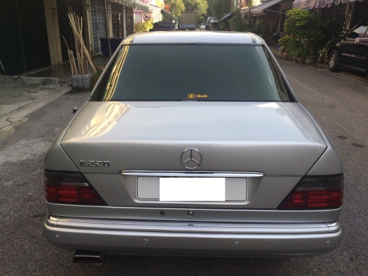 รถเบนซ์ E220 w124 ปี 93 ประกอบนอก มีซันรูฟ เกียร์ออโต้ แอร์เย็นฉ่ำ มีม่านไฟฟ้า เครื่องดีปกติ