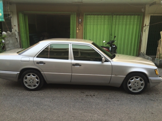 รถเบนซ์ E220 w124 ปี 93 ประกอบนอก มีซันรูฟ เกียร์ออโต้ แอร์เย็นฉ่ำ มีม่านไฟฟ้า เครื่องดีปกติ