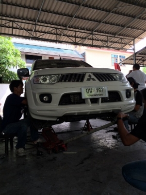 รับแก้ปัญหาช่วงล่าง รถ Pajerosport by Shock Profender