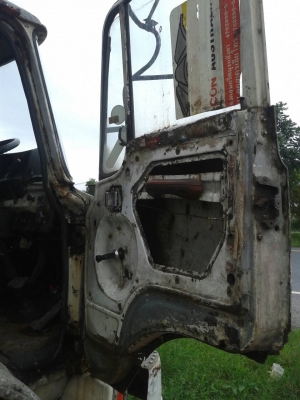 10ล้อเพลาเดียว HINO KT925 เครื่อง168แรง EH700  รถเดิม สีไม่ค่อยสวย  พร้อมใช้งาน ขายตามสภาพ เล่มพร้อม..