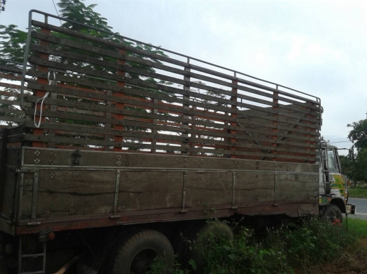 10ล้อเพลาเดียว HINO KT925 เครื่อง168แรง EH700  รถเดิม สีไม่ค่อยสวย  พร้อมใช้งาน ขายตามสภาพ เล่มพร้อม..