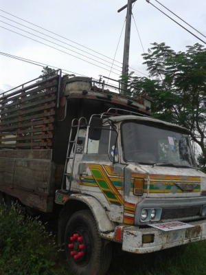 10ล้อเพลาเดียว HINO KT925 เครื่อง168แรง EH700  รถเดิม สีไม่ค่อยสวย  พร้อมใช้งาน ขายตามสภาพ เล่มพร้อม..