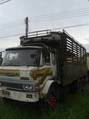 10ล้อเพลาเดียว HINO KT925 เครื่อง168แรง EH700  รถเดิม สีไม่ค่อยสวย  พร้อมใช้งาน ขายตามสภาพ เล่มพร้อม..