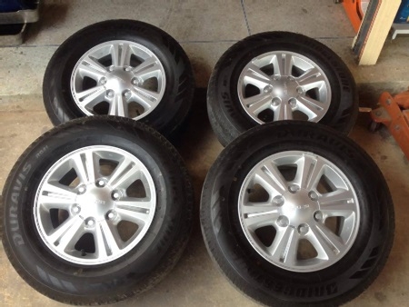 ขายล้อป้ายเเดง all new Isuzu Dmax ขอบ15 พร้อมยาง Bridgestone 215/70/15 ปี14