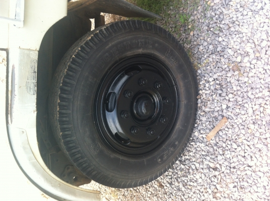 ขายหกล้อHINO KL ดั้มเกษตรยาว5เมตร กว้าง2.20เมตร หัวบางเดิมไม่เคยทำสี คัสซีสวยมากๆ เครื่องเดิมแน่นไม่หลวม ยาง8.25ขอบ20 ยางดี ทะเบียนพร้อมโอน