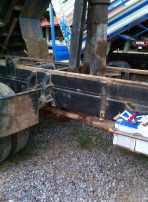 ขายหกล้อHINO KL ดั้มเกษตรยาว5เมตร กว้าง2.20เมตร หัวบางเดิมไม่เคยทำสี คัสซีสวยมากๆ เครื่องเดิมแน่นไม่หลวม ยาง8.25ขอบ20 ยางดี ทะเบียนพร้อมโอน