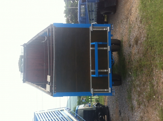 ขายหกล้อHINO KL ดั้มเกษตรยาว5เมตร กว้าง2.20เมตร หัวบางเดิมไม่เคยทำสี คัสซีสวยมากๆ เครื่องเดิมแน่นไม่หลวม ยาง8.25ขอบ20 ยางดี ทะเบียนพร้อมโอน