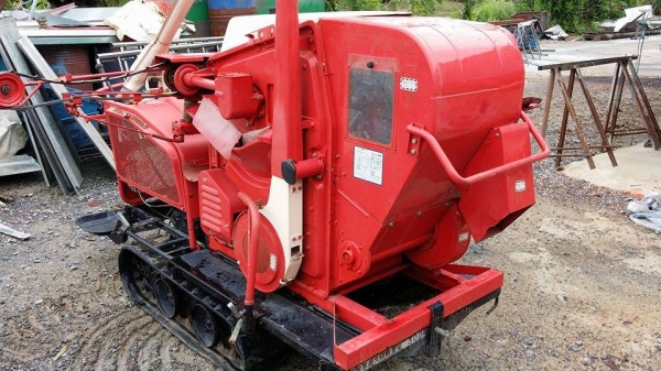 รถนวดข้าวเดินตาม เก่าญี่ปุ่น KUBOTA  สภาพอย่างสวย เป็นแทรคยาง  นวดข้าวเร็ว ง่าย เคลี่อนย้ายง่าย ทำงานสะดวก คล่องตัว ทนทาน เครื่องยนต์ติดง่าย