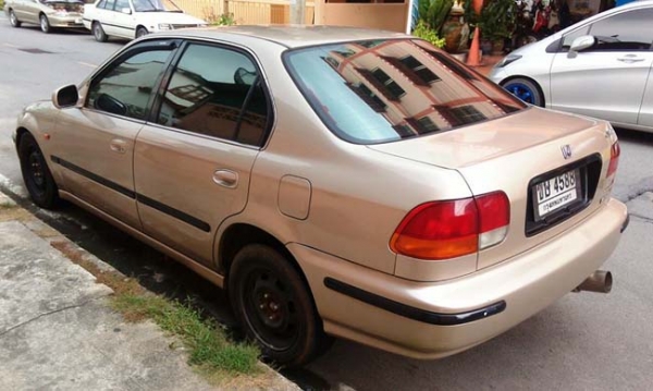 civic ตาโต เครื่อง b20 เกียร์ออโต้ มีเครื่องเสียง ราคาเบาๆ 79,000 บาท