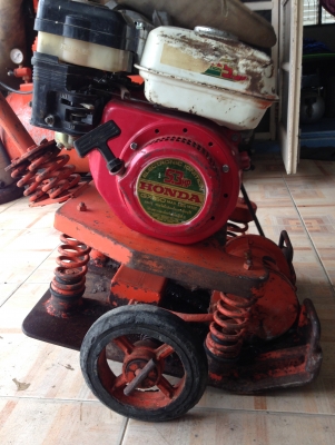 เครื่องตบดินยี่ห้อ BERGIN เครื่องHONDA 5.3