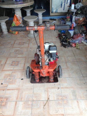 เครื่องตบดินยี่ห้อ BERGIN เครื่องHONDA 5.3