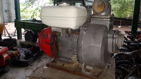 ปั้มน้ำ  เล็ก กลาง สวย