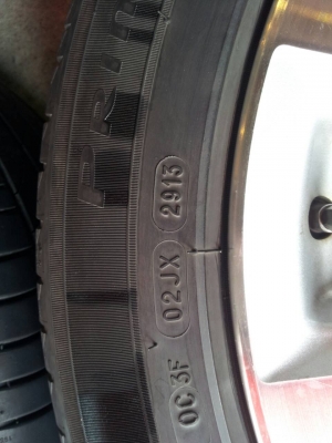 ยาง Michelin Prymacy St3  215/55R17 ยางปี 13 มีบวม หนึ่งเส้น