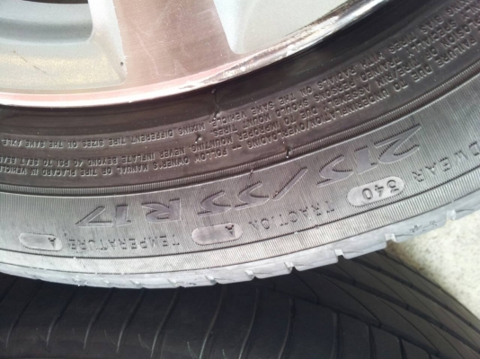 ยาง Michelin Prymacy St3  215/55R17 ยางปี 13 มีบวม หนึ่งเส้น