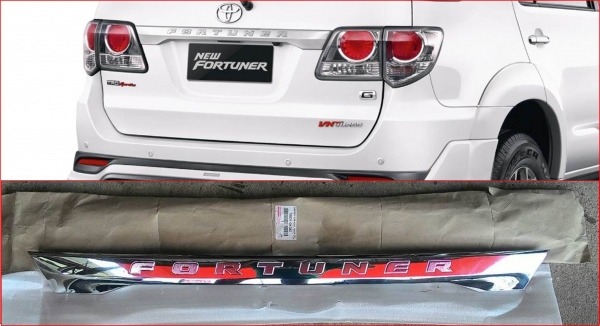 คิ้วโครเมี่ยมฝาท้ายฟอจูนเนอร์ 2014 ของแท้ใหม่ เบิกห้าง