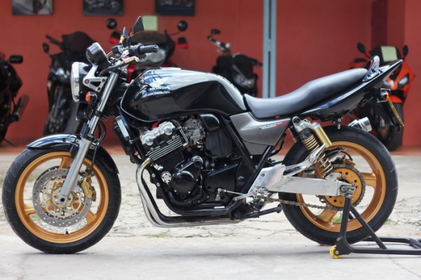 <เอิร์ท พิดโลก> ขายCb400 vtec3 ทะเบียนพร้อมโอน