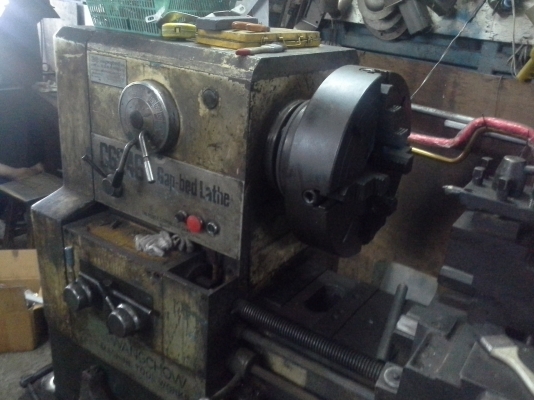 เครื่องกลึง 6 ฟุต รุ่นหนัก 3 เพลา เกียร์บล็อค รูเพลาผ่าน 83 mm.หัวจับ 16 นิ้ว คอแท่นลึก 17 นิ้ว พร้อมใช้งาน เครื่องกลึง 6 ฟุต รุ่นหนัก 3 เพลา เกียร์บล็อค รูเพลาผ่าน 83 mm.หัวจับ 16 นิ้ว คอแท่นลึก 17 นิ้ว พร้อมใช้งาน