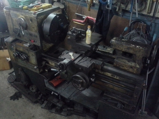 เครื่องกลึง 6 ฟุต รุ่นหนัก 3 เพลา เกียร์บล็อค รูเพลาผ่าน 83 mm.หัวจับ 16 นิ้ว คอแท่นลึก 17 นิ้ว พร้อมใช้งาน