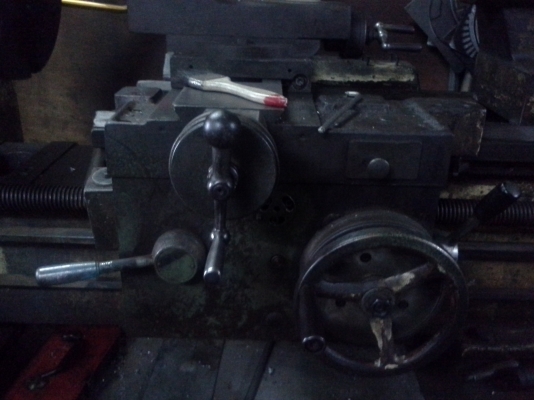 เครื่องกลึง 6 ฟุต รุ่นหนัก 3 เพลา เกียร์บล็อค รูเพลาผ่าน 83 mm.หัวจับ 16 นิ้ว คอแท่นลึก 17 นิ้ว พร้อมใช้งาน เครื่องกลึง 6 ฟุต รุ่นหนัก 3 เพลา เกียร์บล็อค รูเพลาผ่าน 83 mm.หัวจับ 16 นิ้ว คอแท่นลึก 17 นิ้ว พร้อมใช้งาน