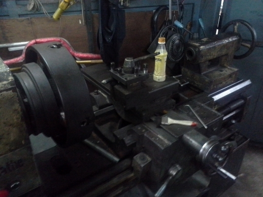 เครื่องกลึง 6 ฟุต รุ่นหนัก 3 เพลา เกียร์บล็อค รูเพลาผ่าน 83 mm.หัวจับ 16 นิ้ว คอแท่นลึก 17 นิ้ว พร้อมใช้งาน เครื่องกลึง 6 ฟุต รุ่นหนัก 3 เพลา เกียร์บล็อค รูเพลาผ่าน 83 mm.หัวจับ 16 นิ้ว คอแท่นลึก 17 นิ้ว พร้อมใช้งาน