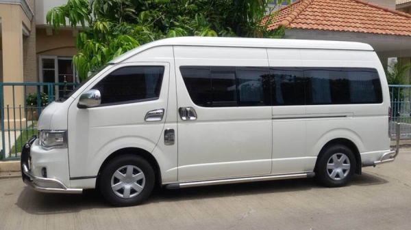 ขายดาวน์รถตู้ Toyota Hiace ปี 2011