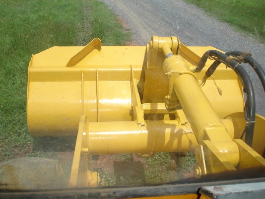 ขายรถตัก Komatsu 510 ; รถเก่าญี่ปุ่น 100\%;  สภาพสวยพร้อมใช้งานได้ทันที สนใจติดต่อ 081-9485494