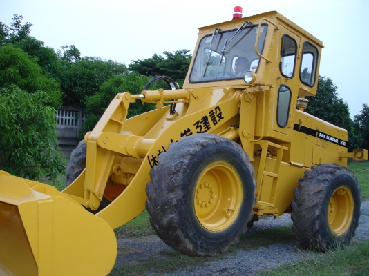 ขายรถตัก Komatsu 510 ; รถเก่าญี่ปุ่น 100\%;  สภาพสวยพร้อมใช้งานได้ทันที สนใจติดต่อ 081-9485494