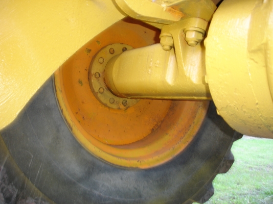 ขายรถตัก Komatsu 510 ; รถเก่าญี่ปุ่น 100\%;  สภาพสวยพร้อมใช้งานได้ทันที สนใจติดต่อ 081-9485494